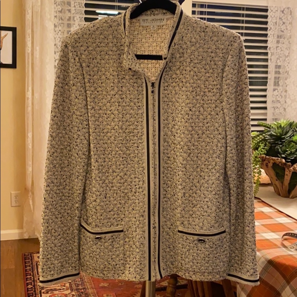 St John’s size 14 blazer